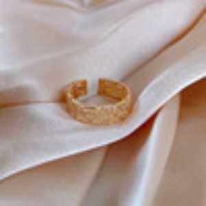 South Korea's hollow grid ring female fashion